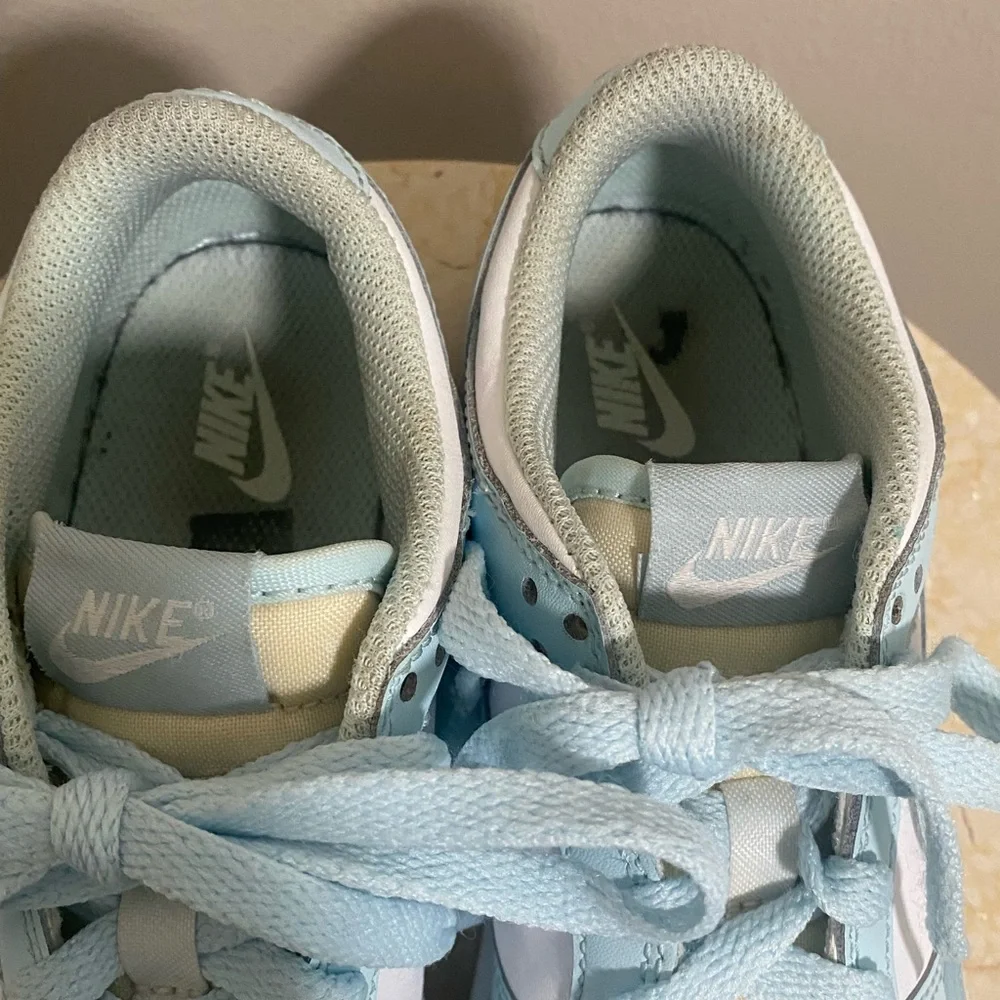 Nike Little Kid's  Dunk Low Blue and White Sneaker Size 2.5Y
